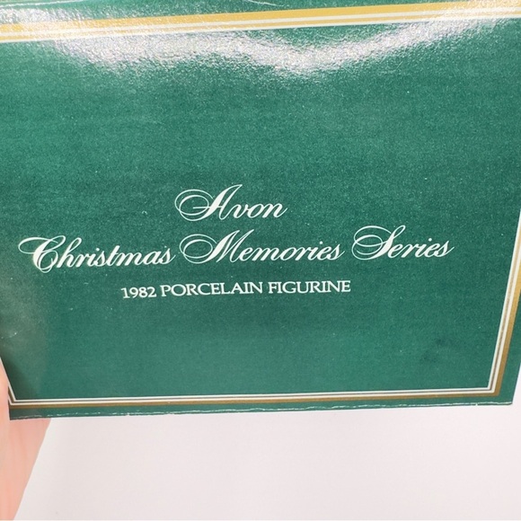 Avon Christmas Memories Series 1982 Porcelain Figurine Second Edition NIB - Picture 2 of 13